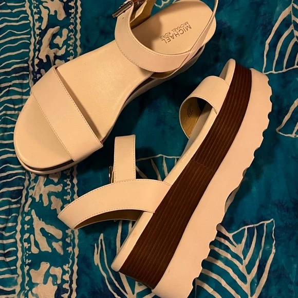 MICHAEL MICHAEL KORS
Marlon Leather Flatform Sandal - Picture 4 of 8